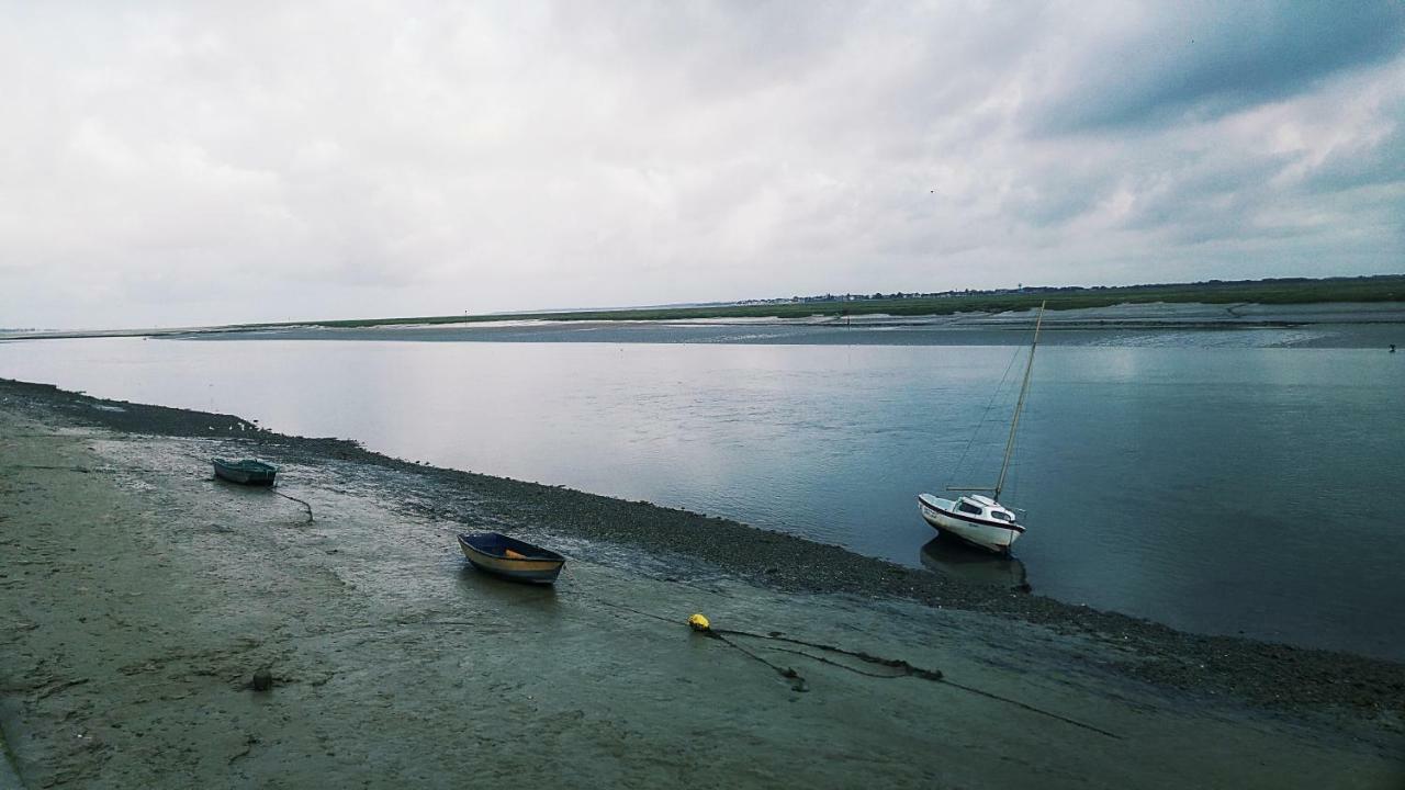 Odyssee Gite Sur Peniche Saint-Valery-sur-Somme Exterior photo